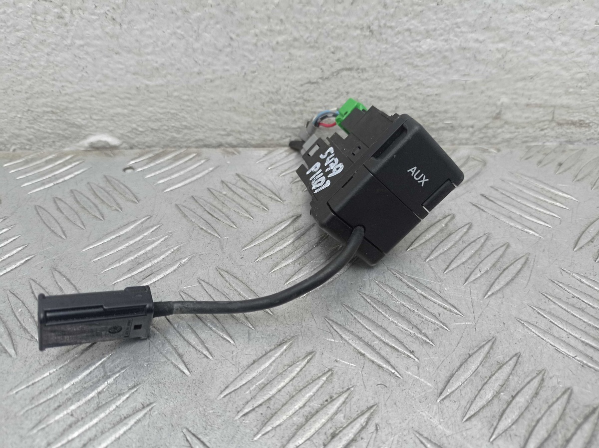 Разъем AUX / USB к Honda Pilot 2011