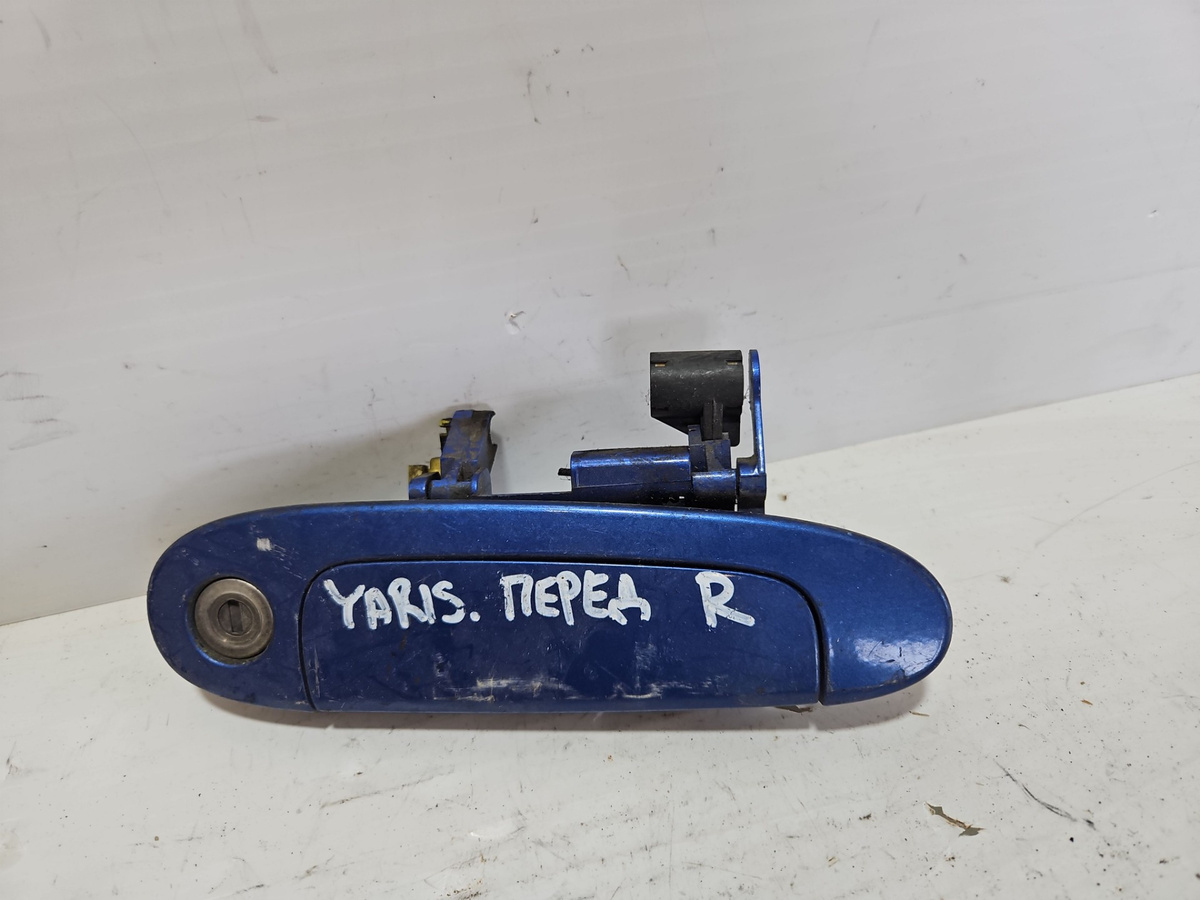 Ручка наружная передняя правая к Toyota Yaris 2001