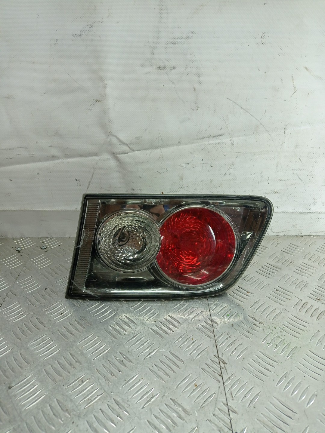 Фонарь крышки багажника правый к Mazda 6 2003