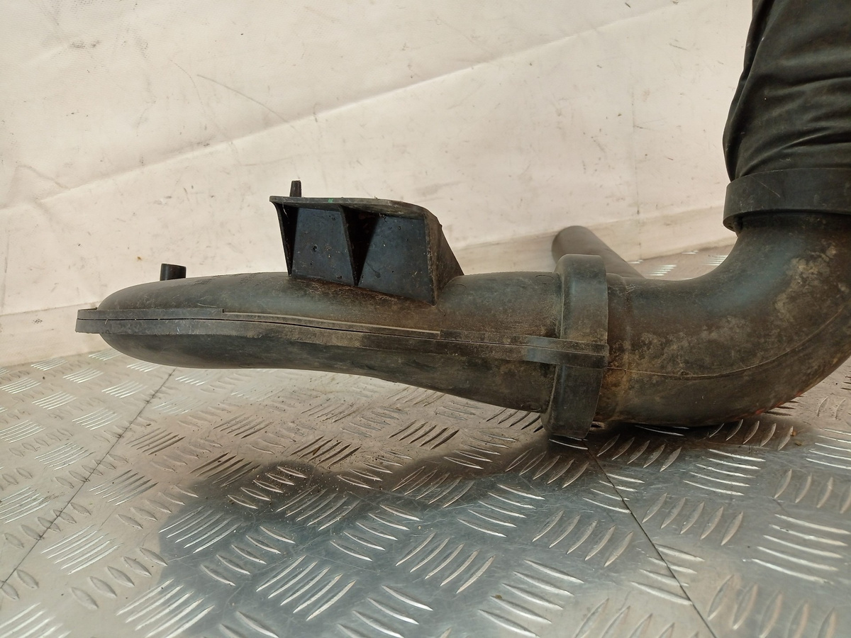 Воздухозаборник к Fiat Ulysse 2003