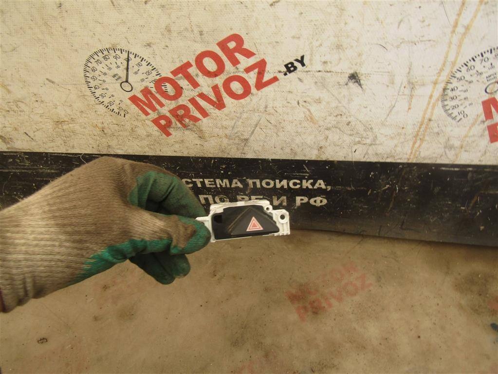 Кнопка аварийной сигнализации к Ford Focus 2001