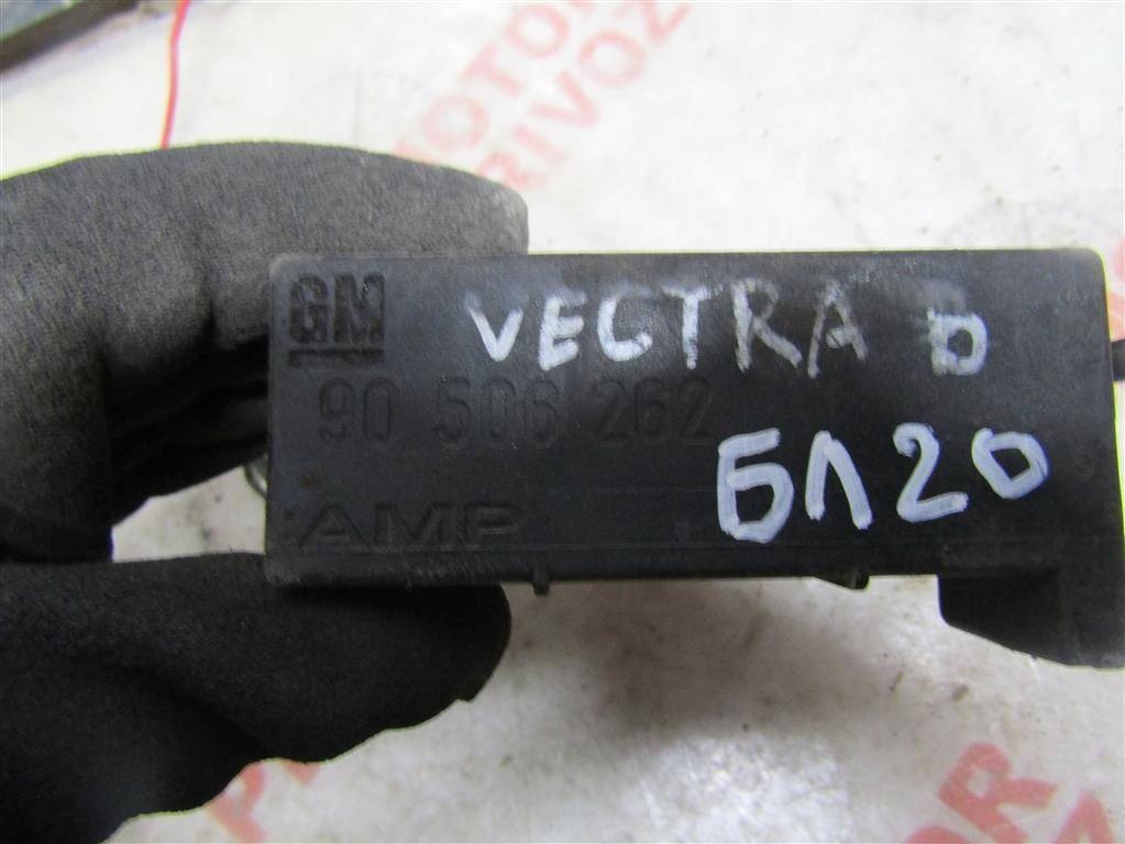 Блок предохранителей к Opel Vectra 1998