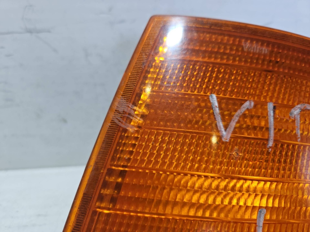 Поворотник левый к Mercedes-Benz Vito 2000
