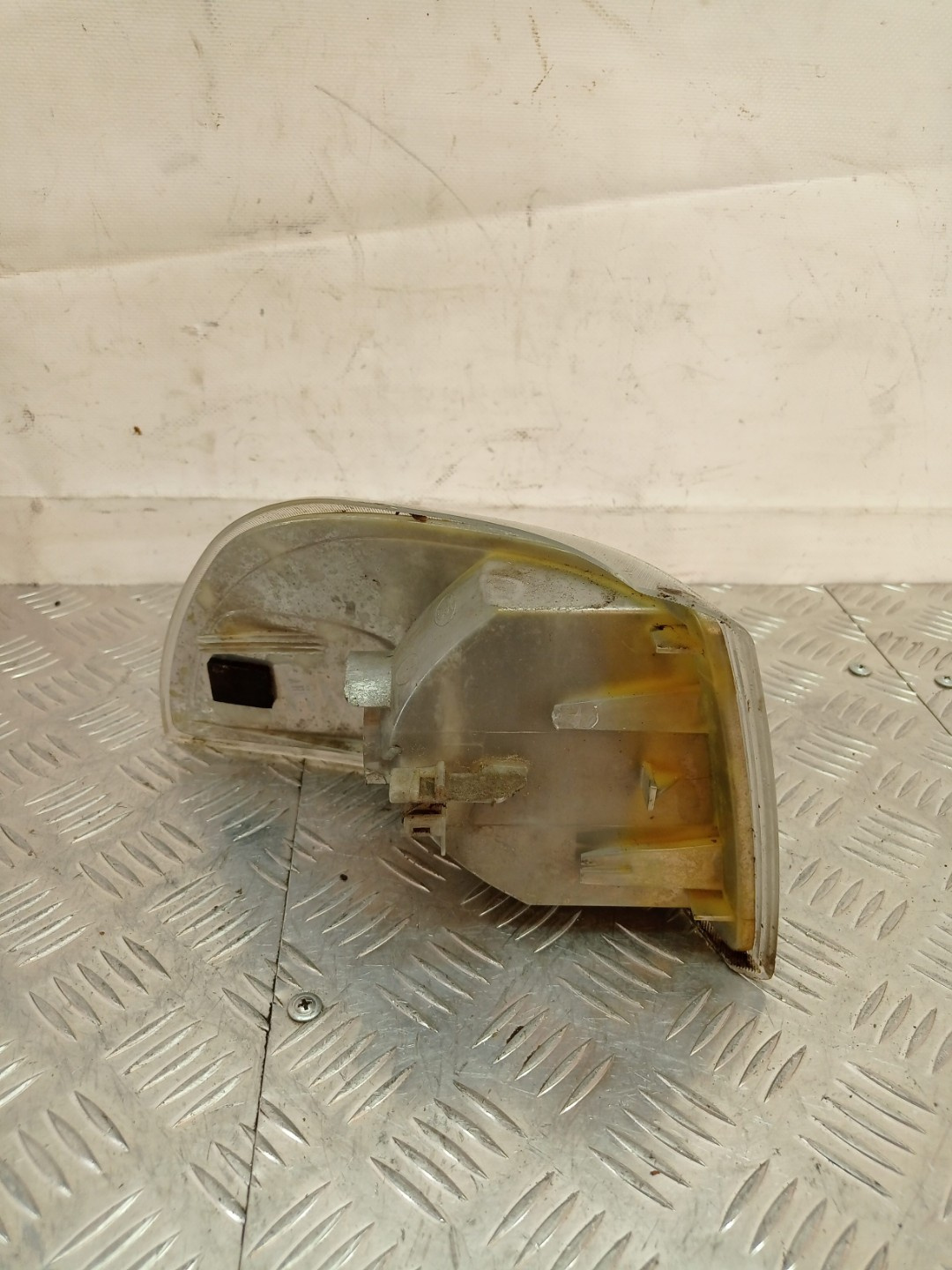 Поворотник левый к Volvo C70 1999