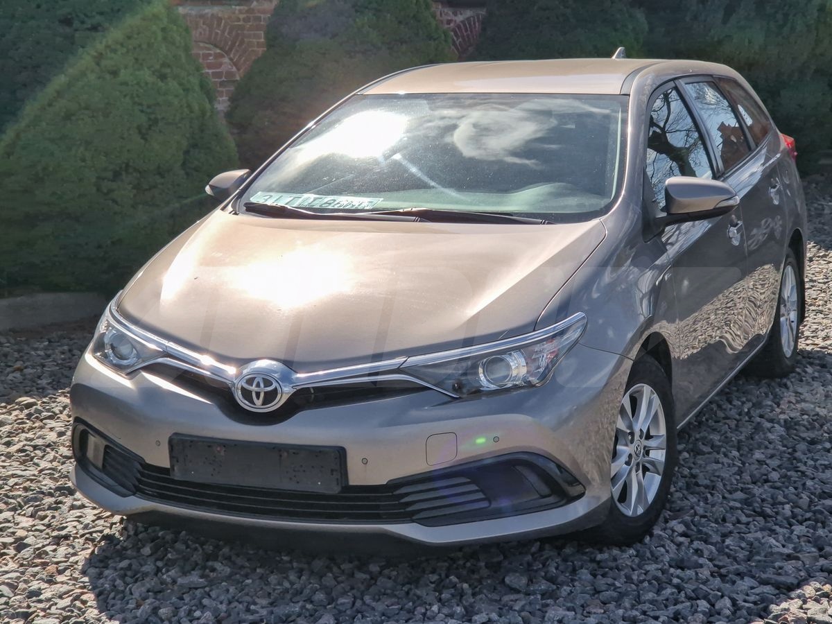 Toyota Auris II Рестайлинг, 2015