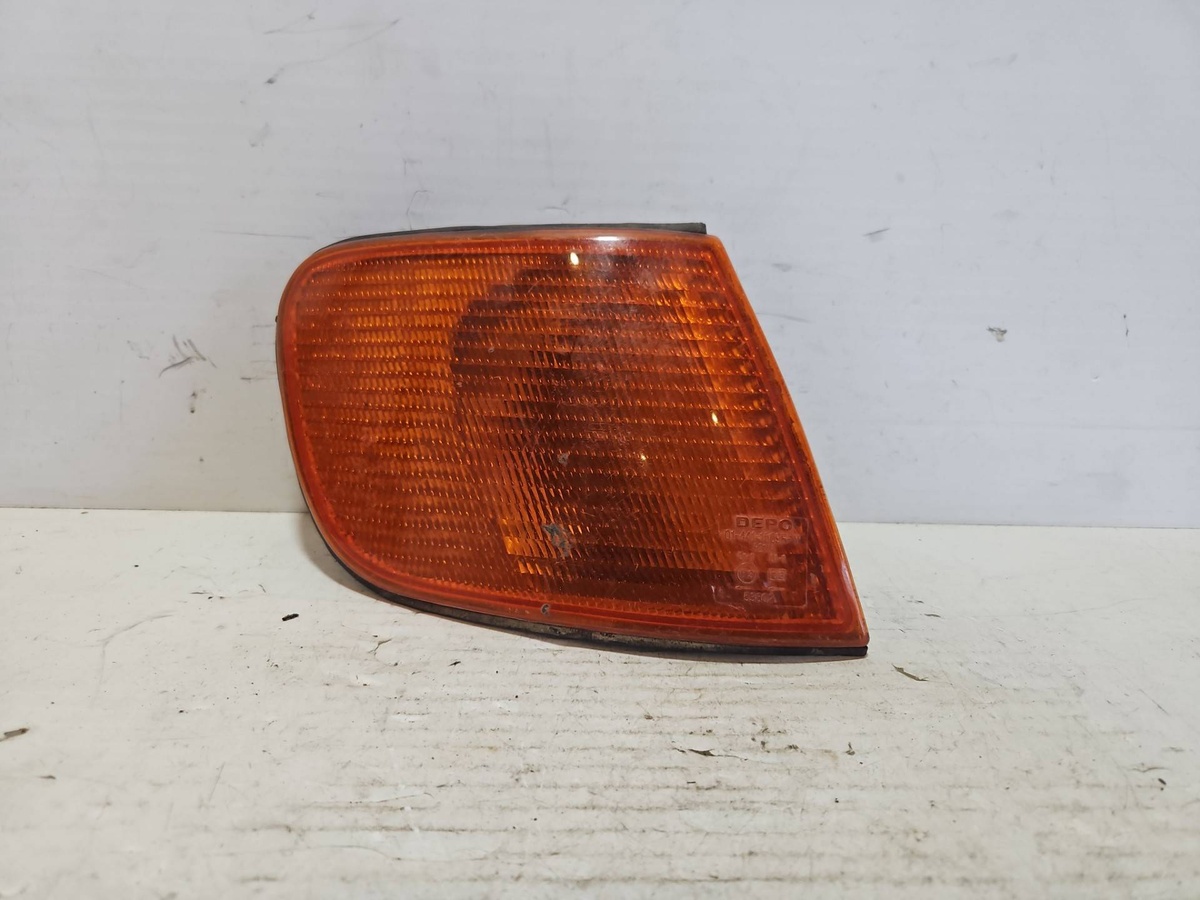 Поворотник правый к Audi 100 1992