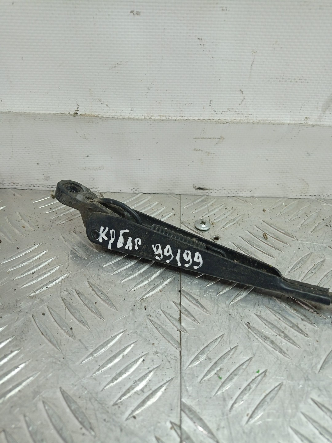 Щеткодержатель задний к Opel Corsa 2000