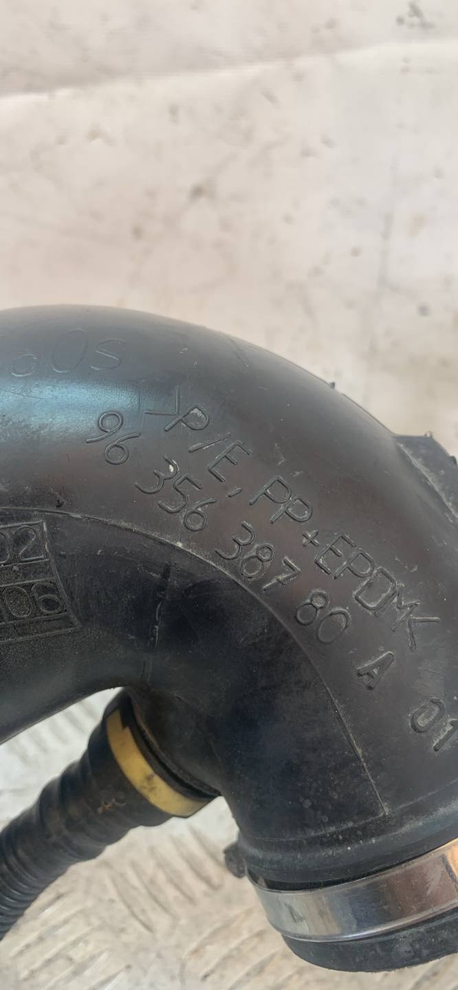 Патрубок воздушного фильтра к Peugeot 307 2006