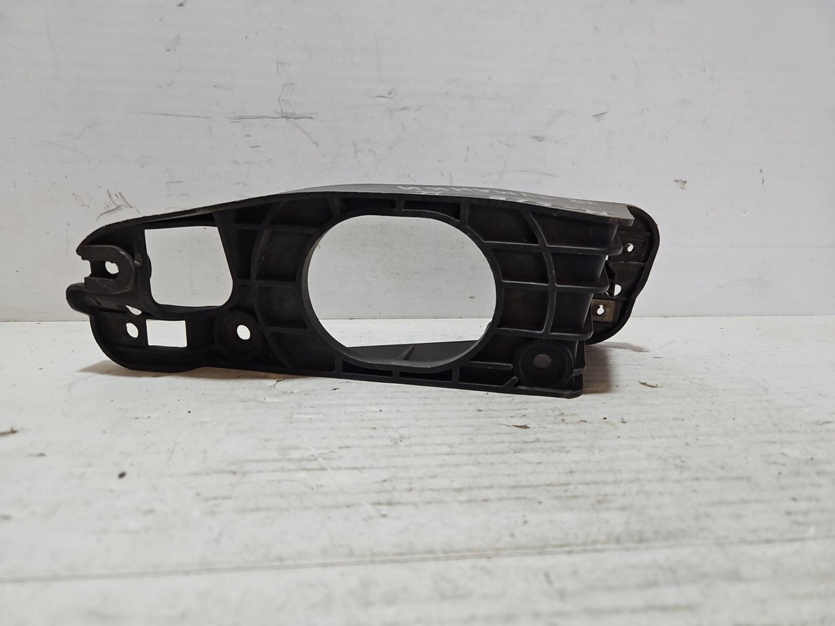 Рамка фары противотуманной правой к Mazda 626 1994