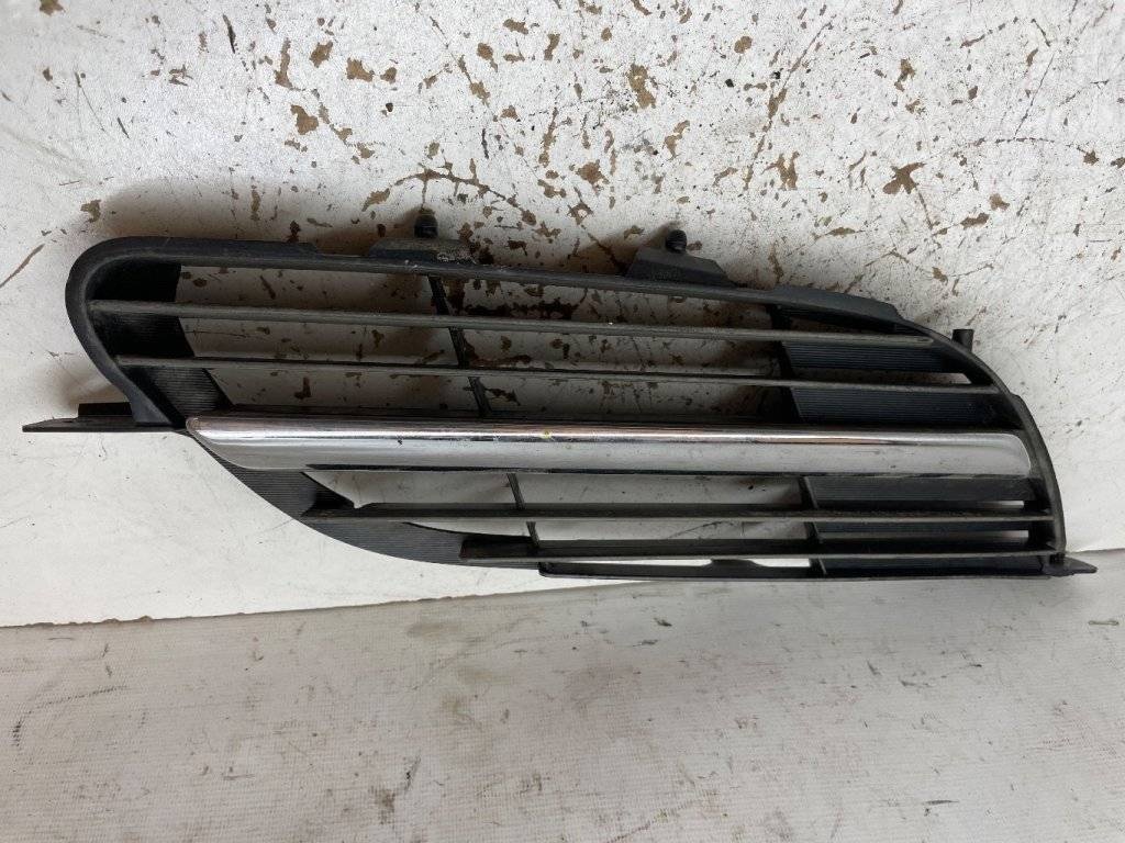 Решетка радиатора к Nissan Almera Tino 2003