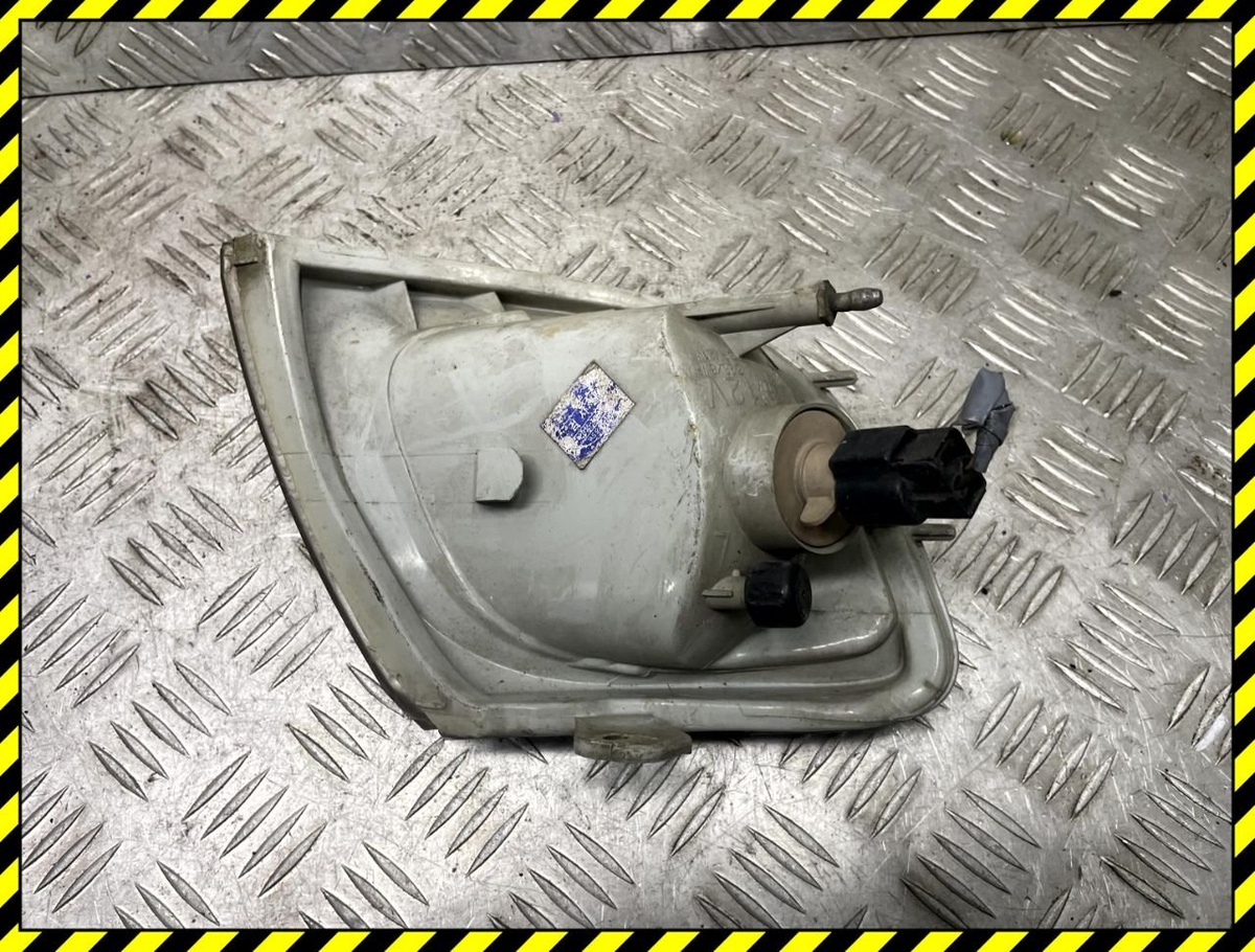 Поворотник левый к Hyundai Trajet 2003
