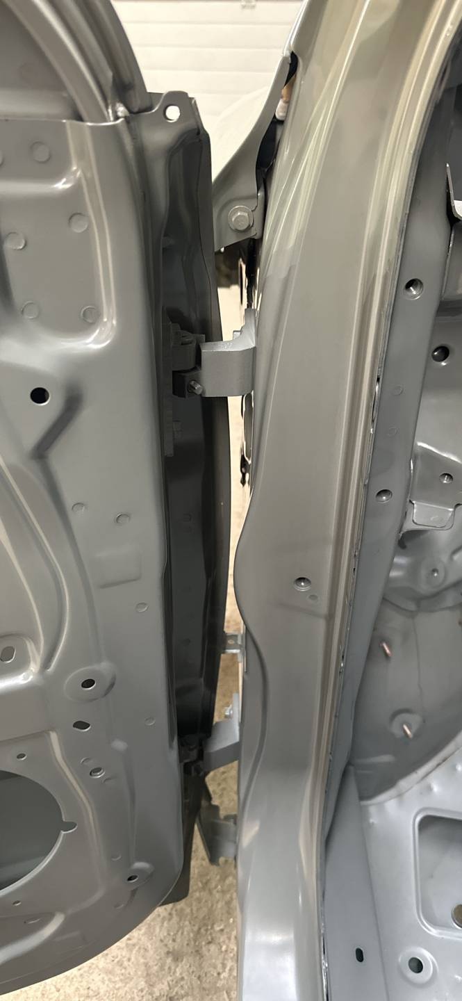 Петля двери к Geely Atlas 2020