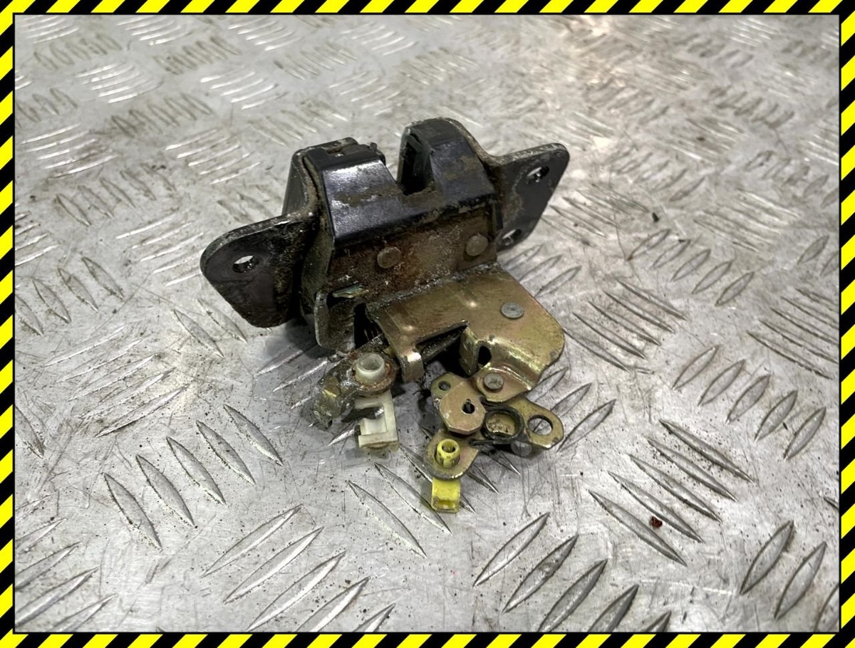 Замок (кнопка) крышки багажника к Hyundai H200 2001
