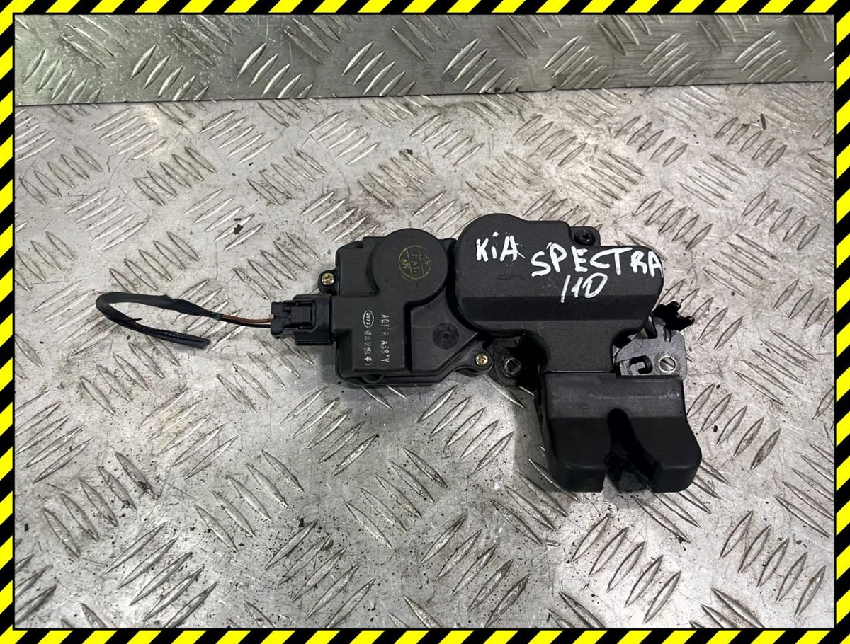 Замок (кнопка) крышки багажника к Kia Spectra 2003