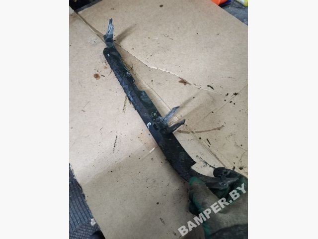 Ус под фару правый к Volvo 460 1995