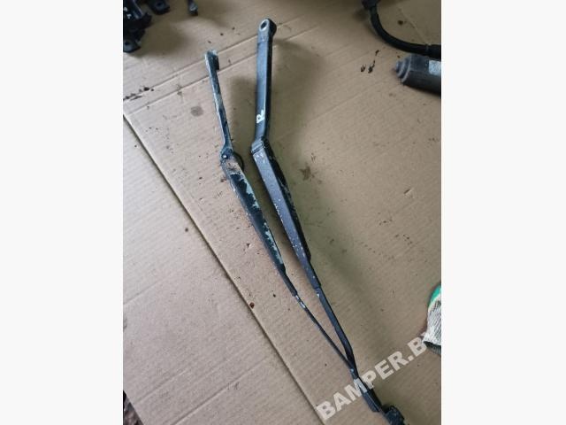 Щеткодержатель к Hyundai Lantra 1992