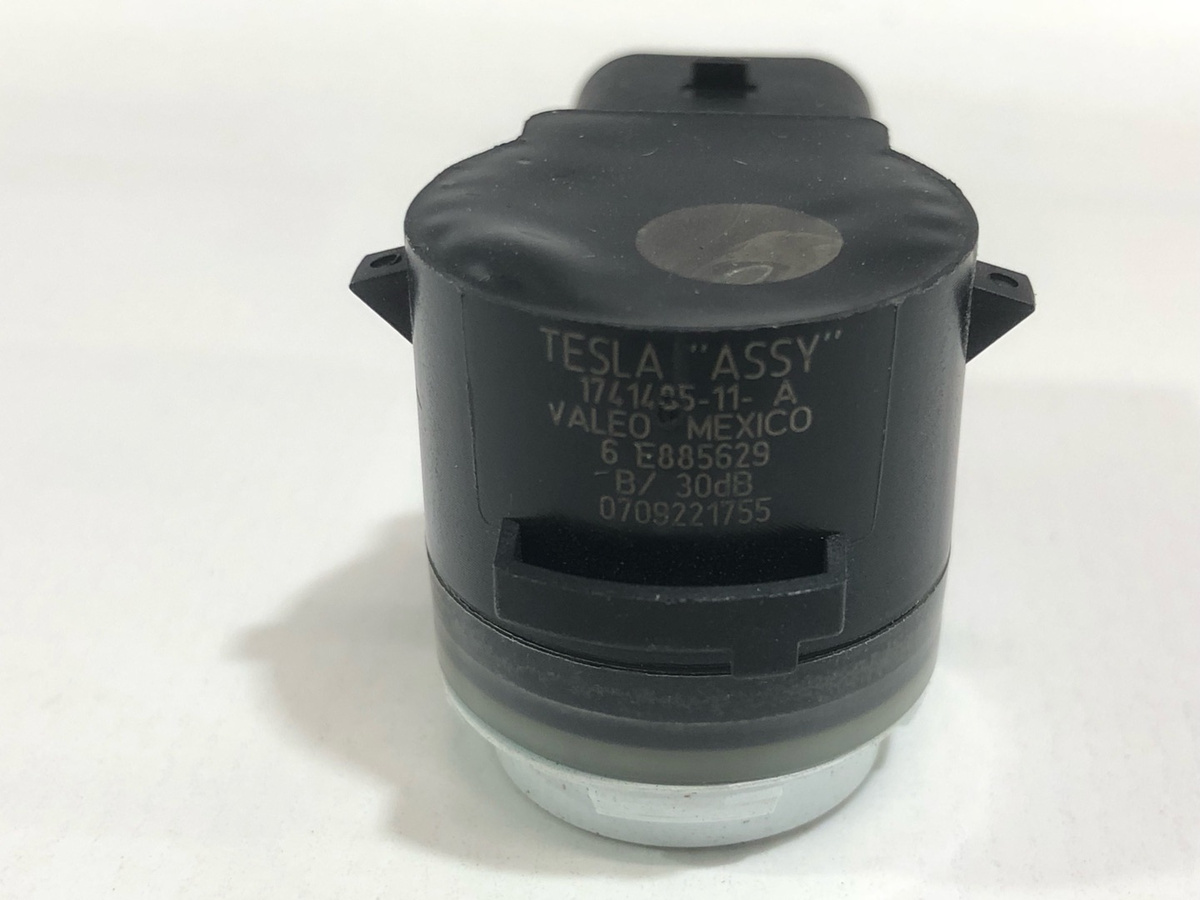 Датчик парктроника к Tesla Model Y 2023