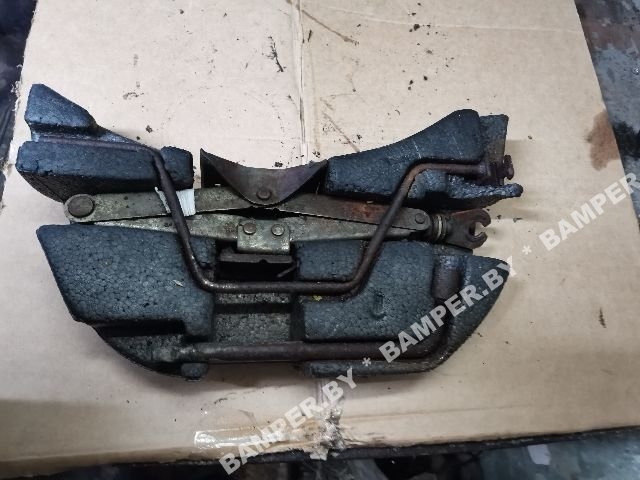 Домкрат к Volvo 460 1995