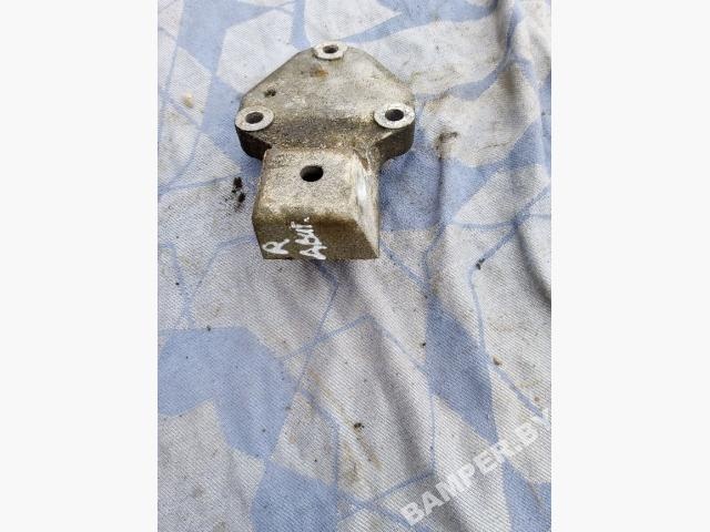 Кронштейн двигателя к Peugeot 405 1991