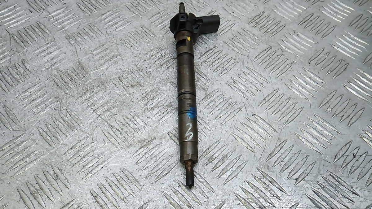 Форсунка к Volkswagen Passat CC 2010