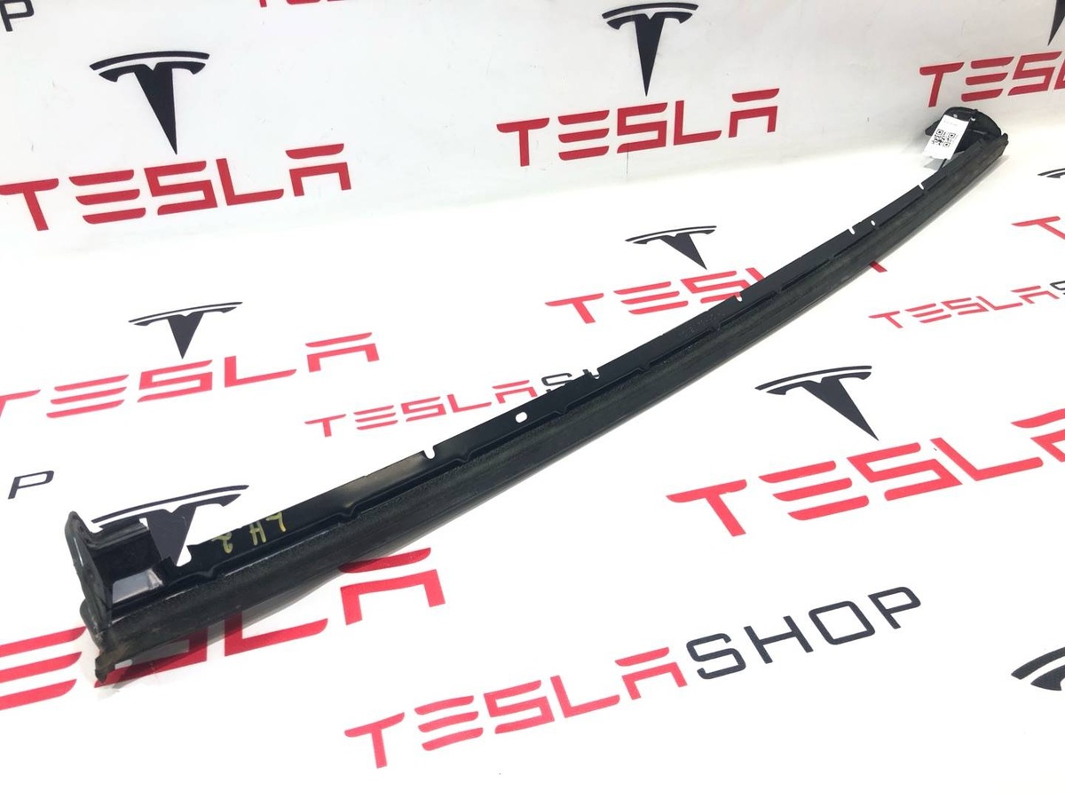 Уплотнитель к Tesla Model X 2018