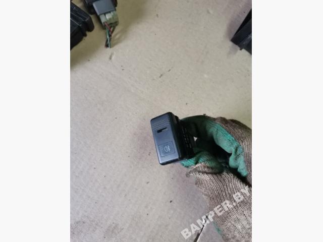 Кнопка противотуманных фар к Mazda 626 1990