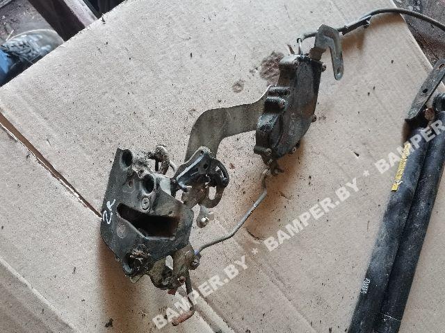 Замок двери задней правой к Suzuki Baleno 1999