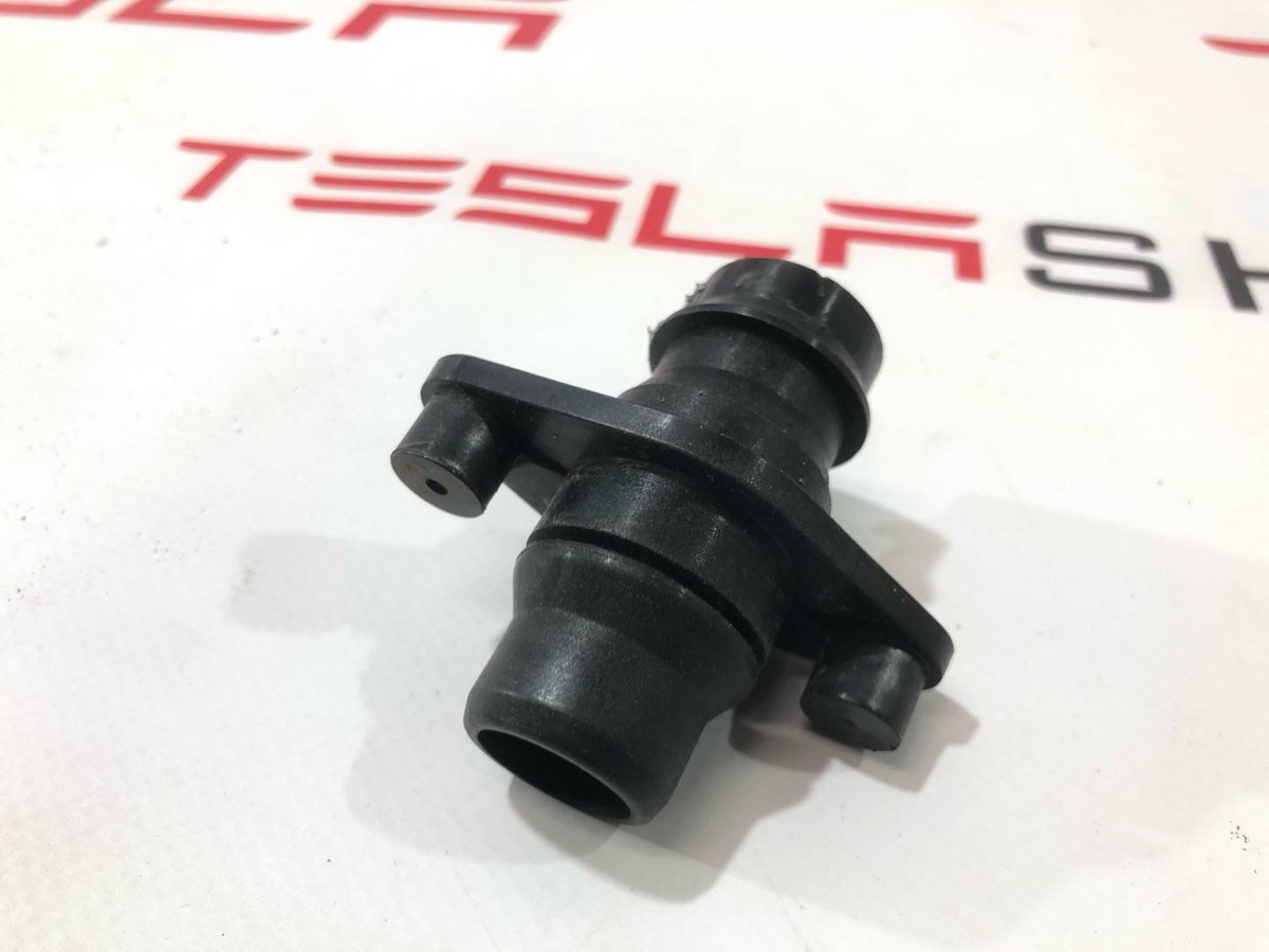 Штуцер к Tesla Model Y 2020