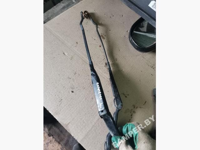 Щеткодержатель к Mitsubishi Carisma 1996