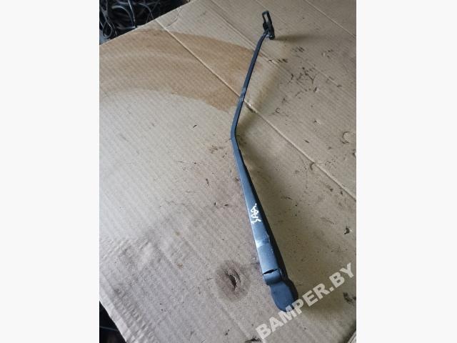 Щеткодержатель к Mitsubishi Carisma 1998