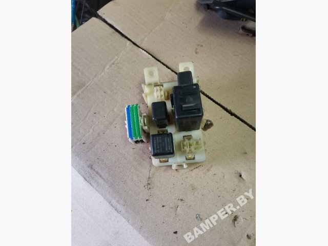 Блок предохранителей к Mitsubishi Space Runner 1996