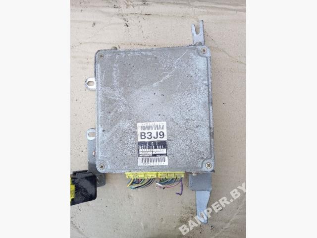 Блок управления двигателем к Mazda 323 1993