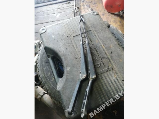 Щеткодержатель к Renault 19 1992