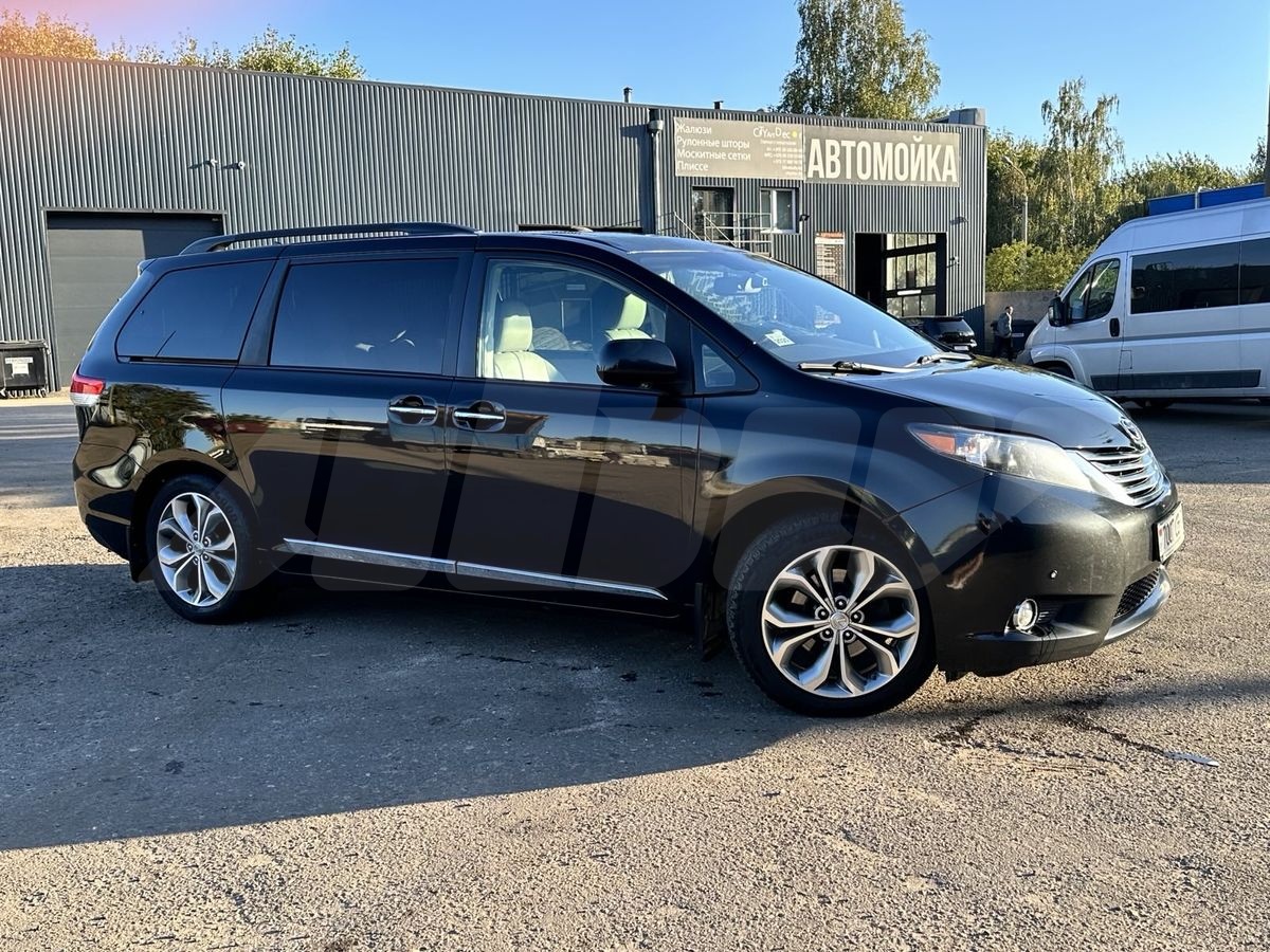 Toyota Sienna III, 2010