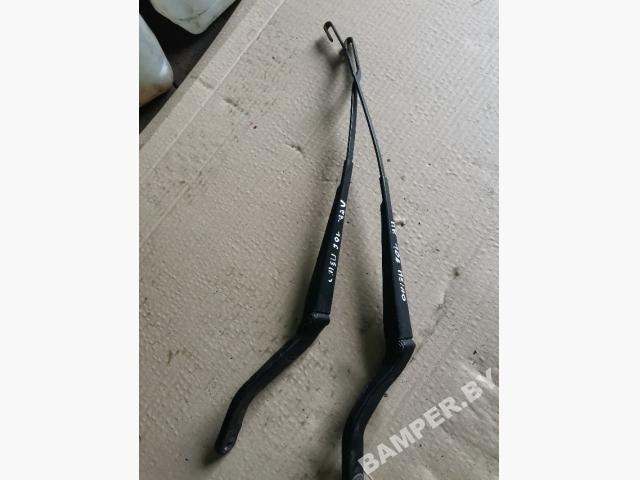 Щеткодержатель к Peugeot 106 1994