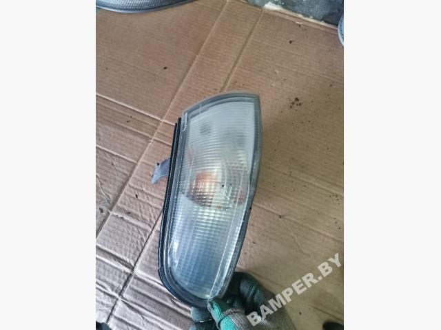 Поворотник правый к Mazda 626 1995