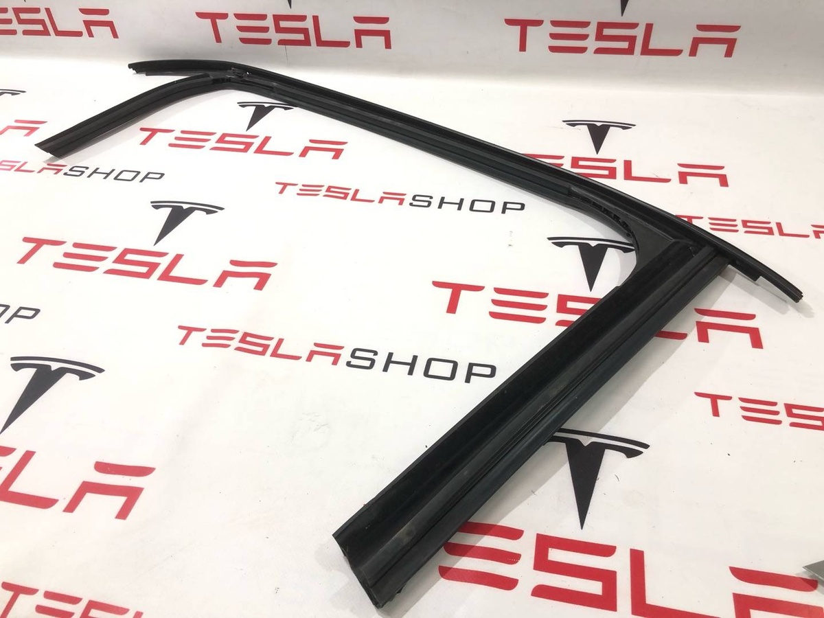 Уплотнитель двери сдвижной к Tesla Model X 2018