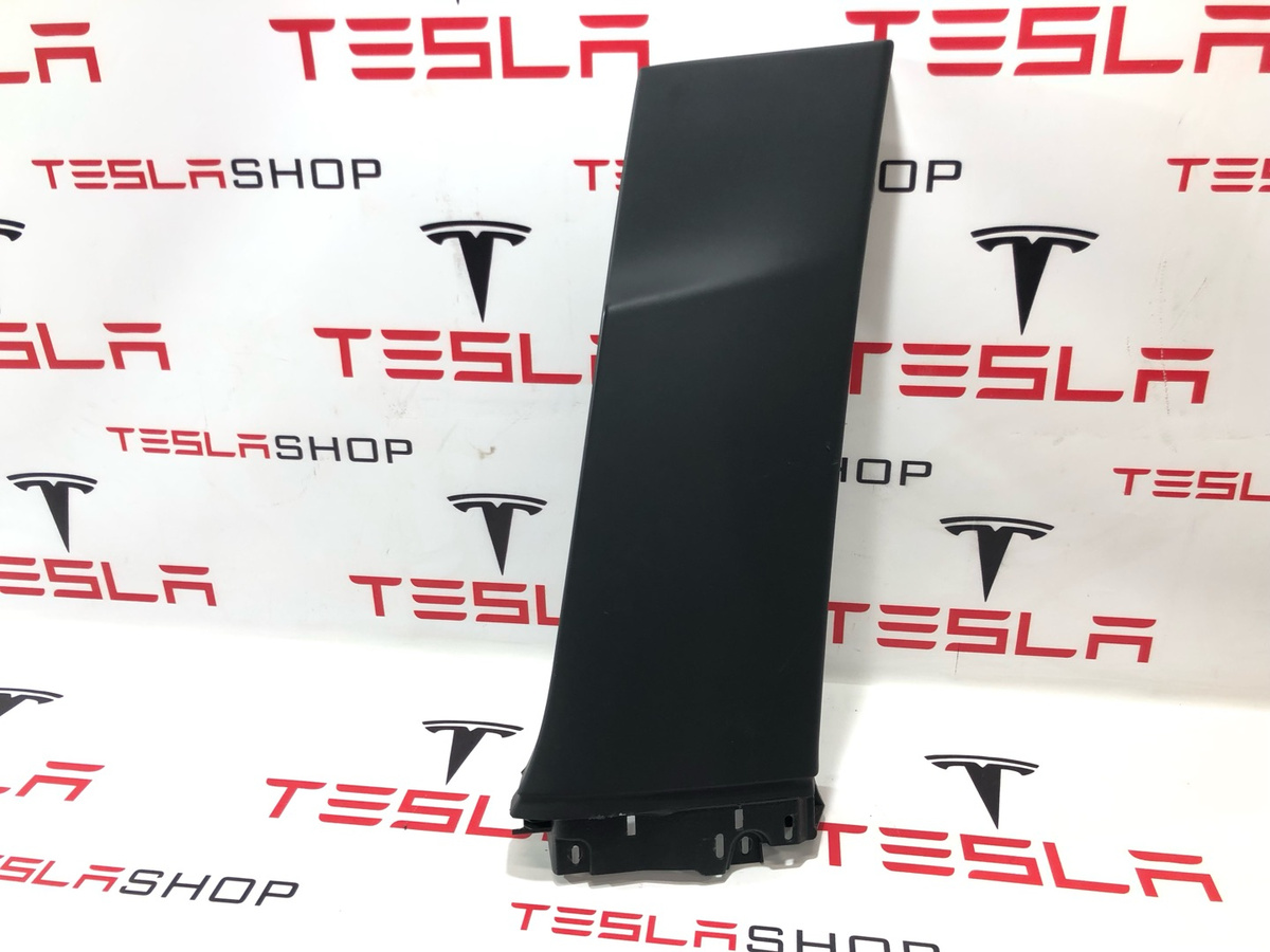 Обшивка стойки к Tesla Model X 2018