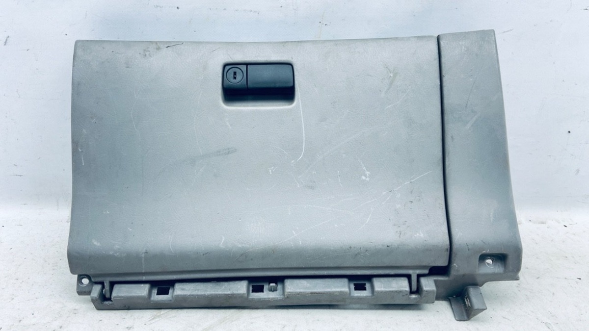 Бардачок к Nissan Primera 1999