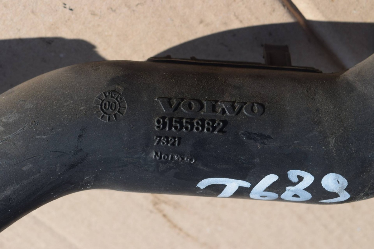 Патрубок интеркулера к Volvo S80 2001