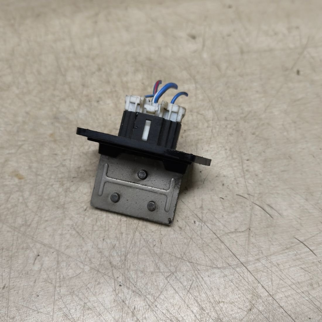 Сопротивление печки к Mazda 323 2000