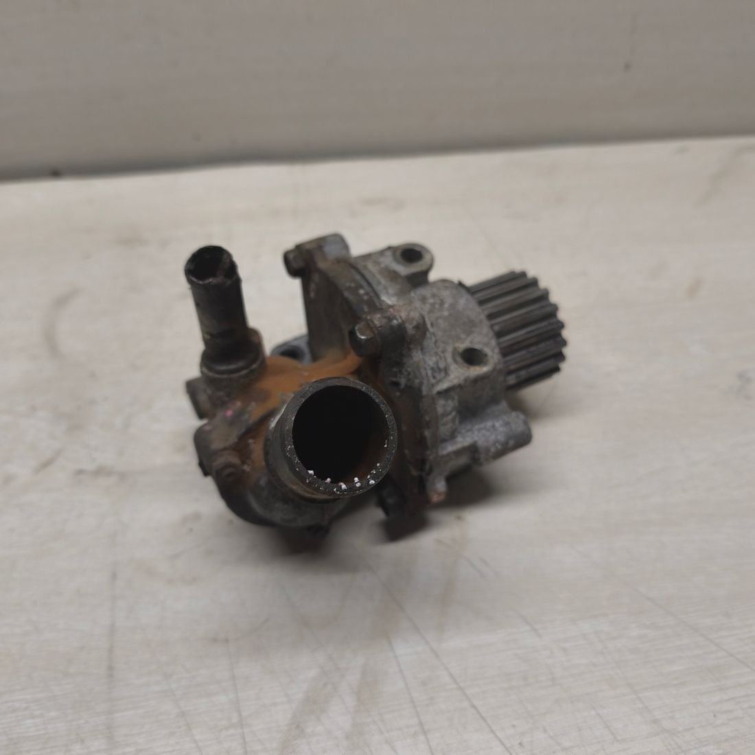 Корпус термостата к Mazda 626 1999