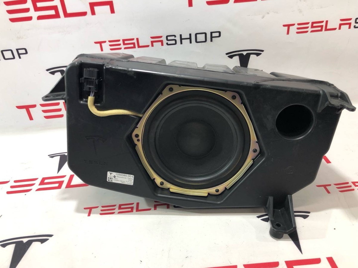 Сабвуфер к Tesla Model X 2018