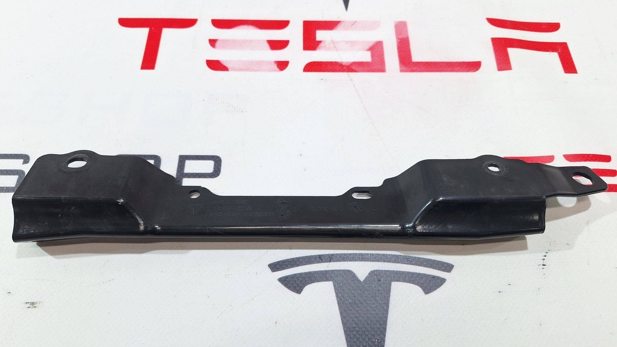 Крепление проводки к Tesla Model X 2018