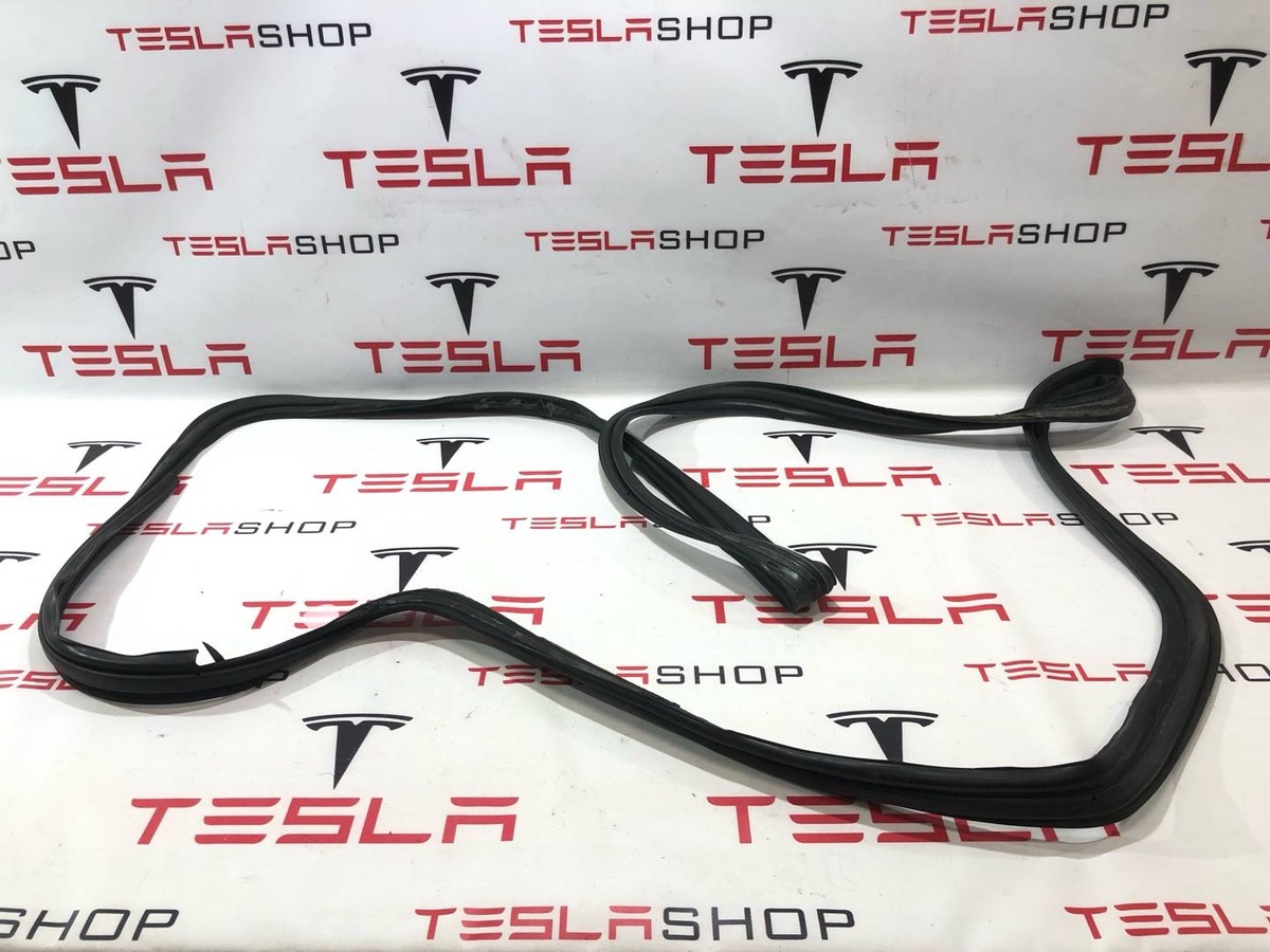 Уплотнитель к Tesla Model X 2018