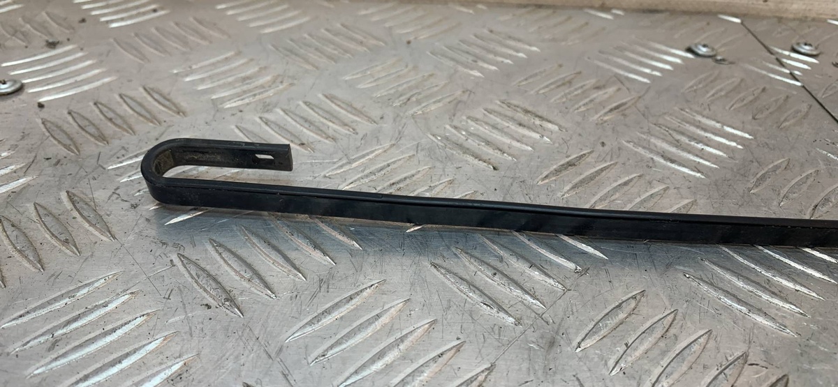 Щеткодержатель задний к Mitsubishi Carisma 2003