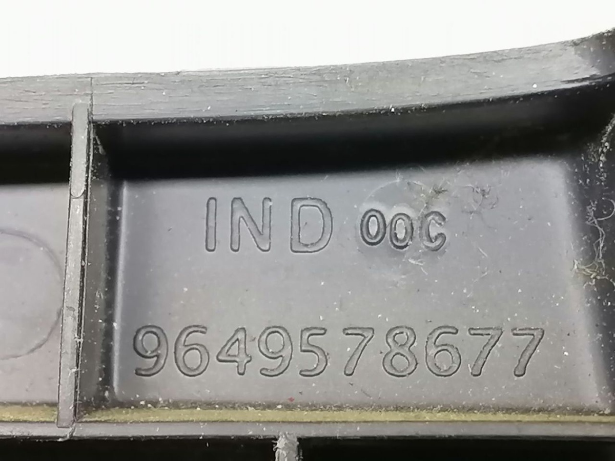 Пластик к Peugeot 1007 2007