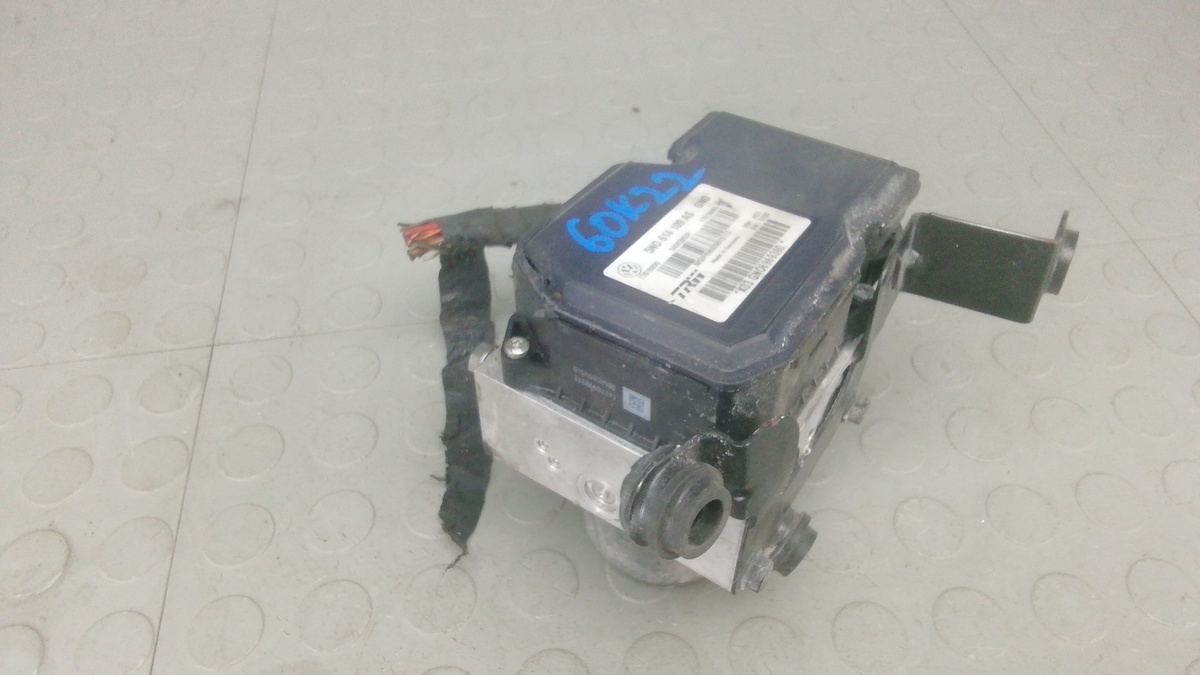 Блок ABS к Audi Q3 2013