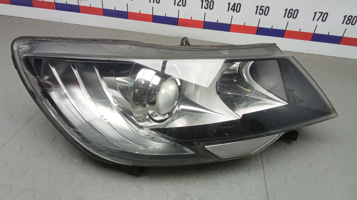 Фара правая к Skoda Superb 2015