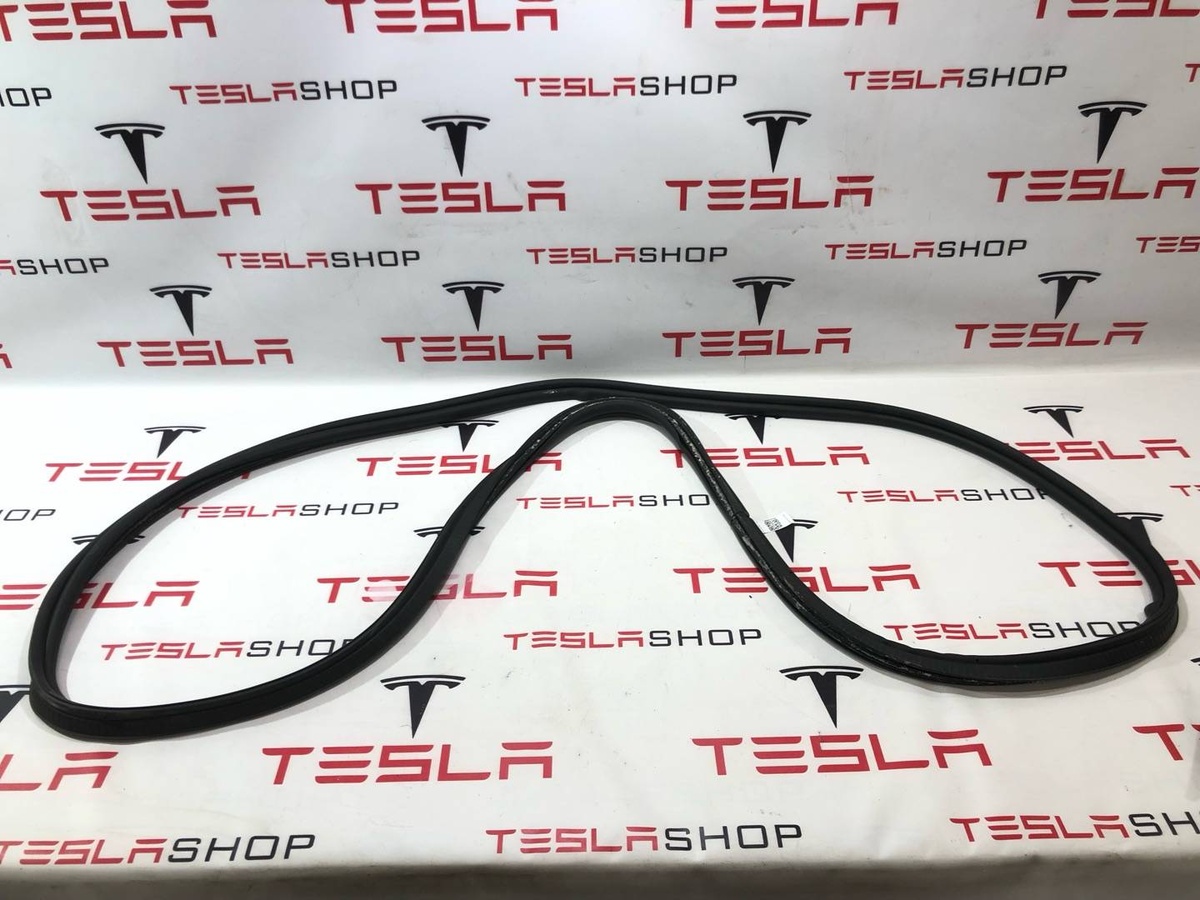 Уплотнитель багажника к Tesla Model X 2018